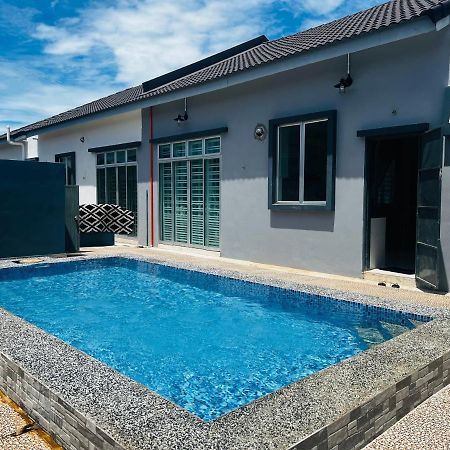Villa Pool Kepala Batas Kampong Hilir  Екстер'єр фото