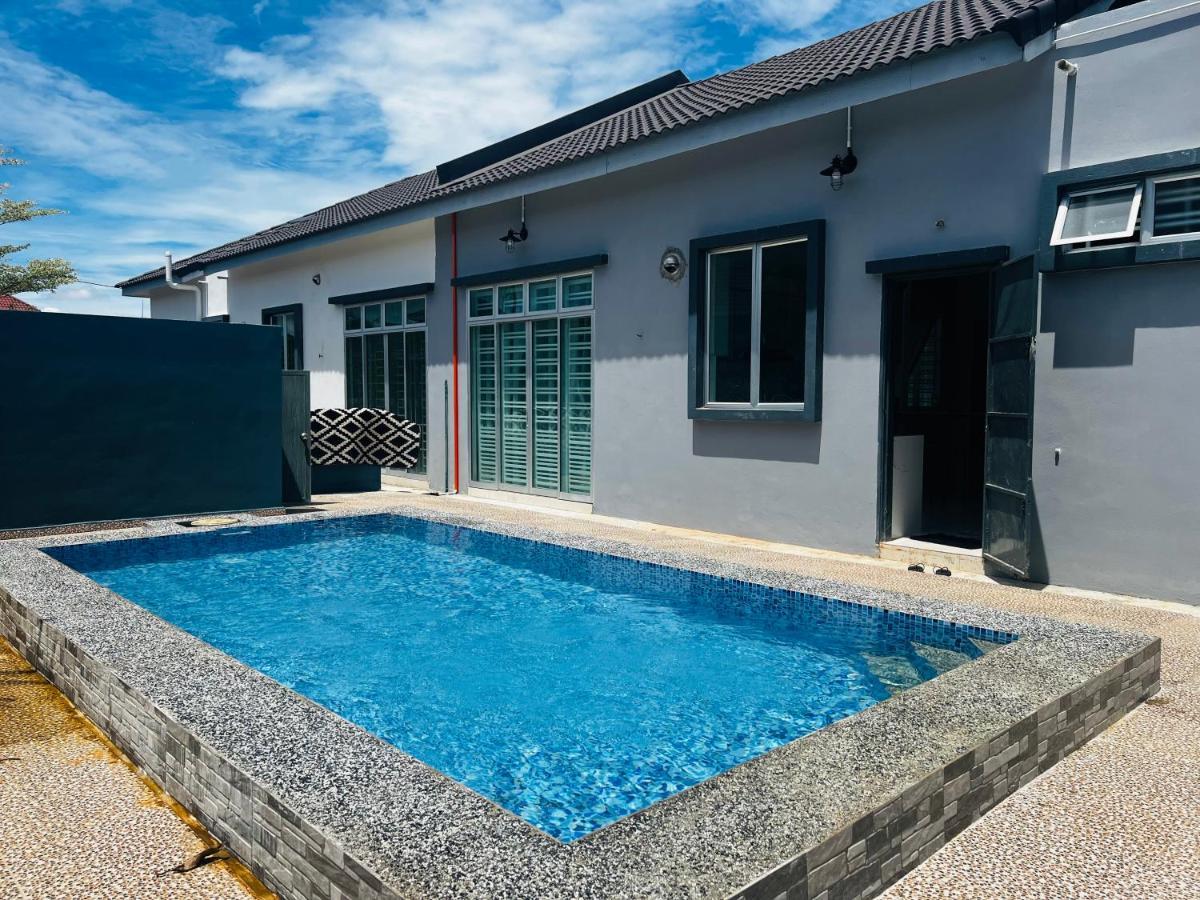 Villa Pool Kepala Batas Kampong Hilir  Екстер'єр фото